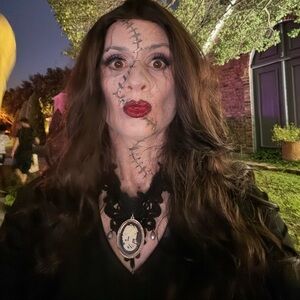 Wig Perfect and beautiful brown-black long wig * for everyday or costume looks !